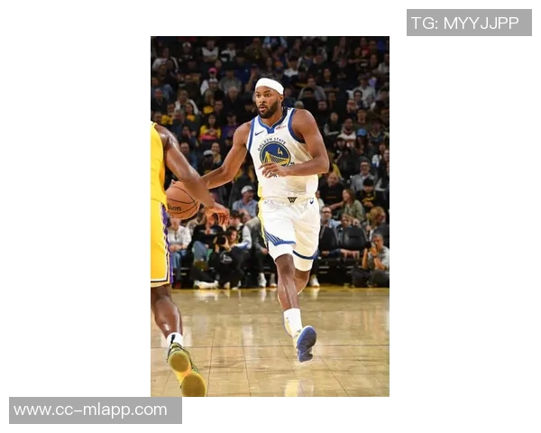 科尔赞穆迪投篮出色防守布克表现优异重回球队核心轮换