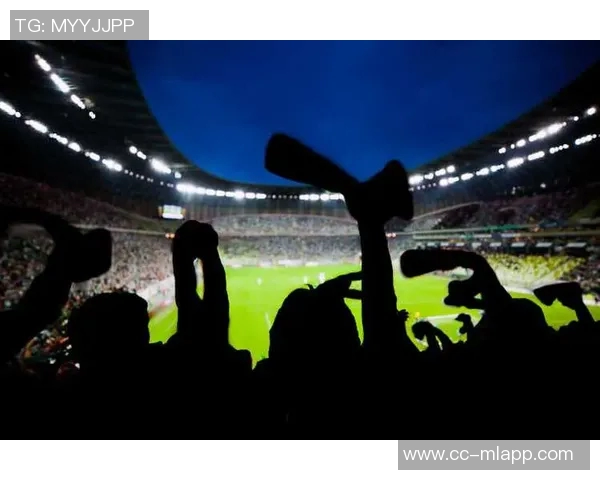 曾凡博与狄龙赛前激情致辞引发现场球迷热烈欢呼气氛高涨