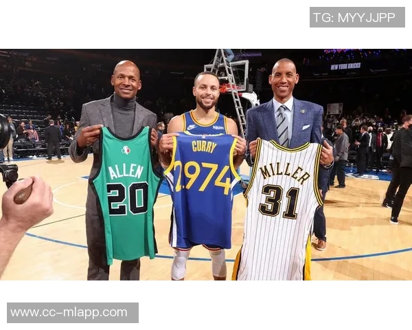 四年前的今天库里三分球超越雷阿伦成为NBA历史三分王的辉煌时刻