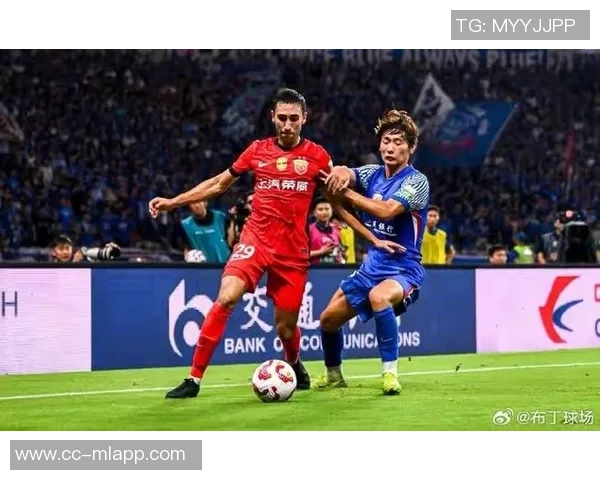 上海海港后卫亚历斯祖正式加盟成都蓉城签约两年助力球队新征程 上海海港后卫亚历斯祖正式加盟成都蓉城签约两年助力球队新征程